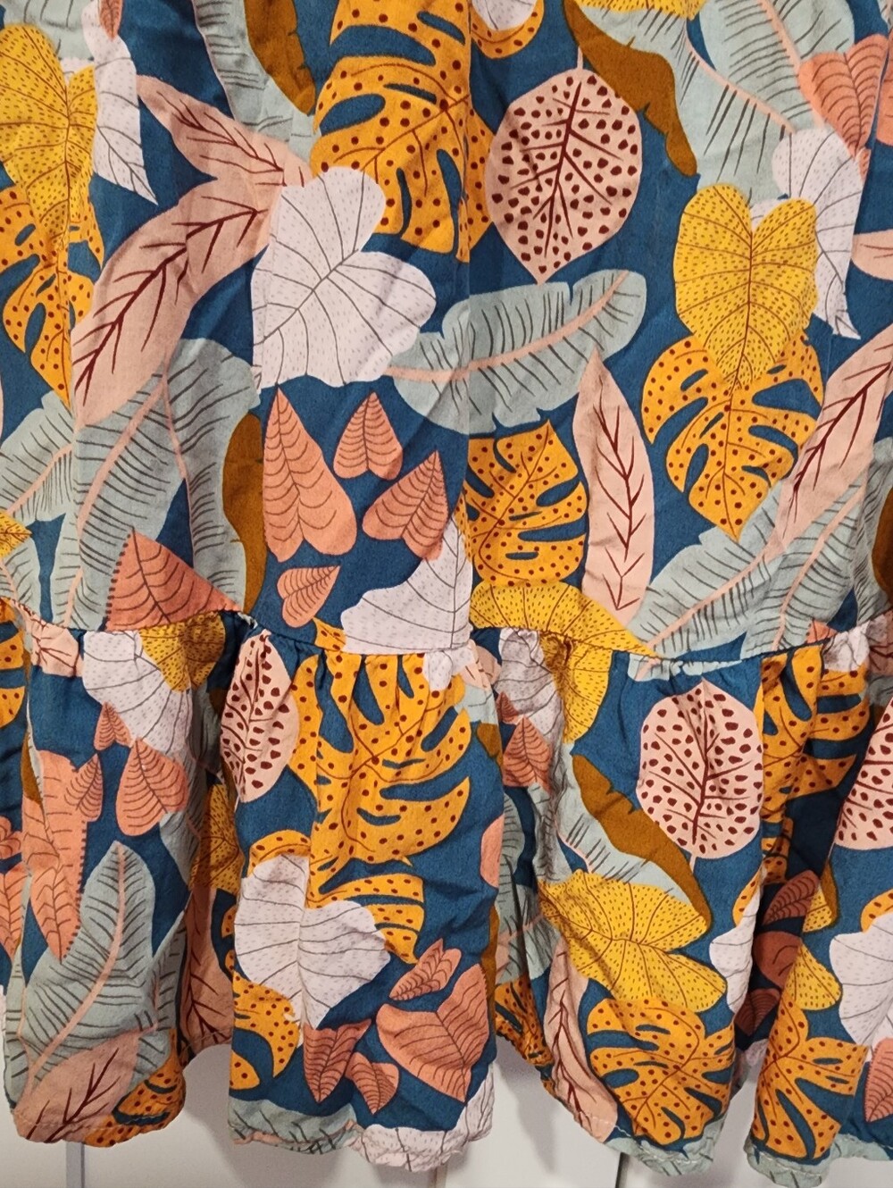Cupshe high gathered waist v-neck colorful floral flaired tiered blouse. - Picture 6 of 11